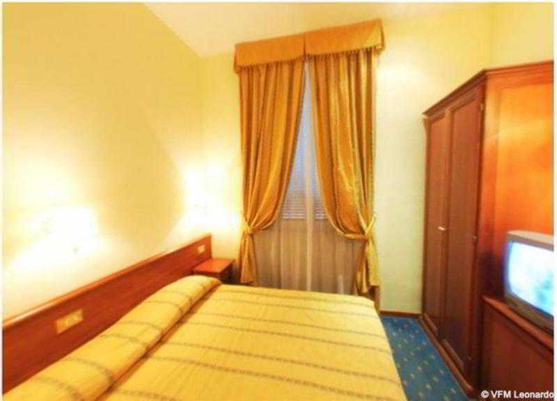 Hotel Midi Róma Kültér fotó